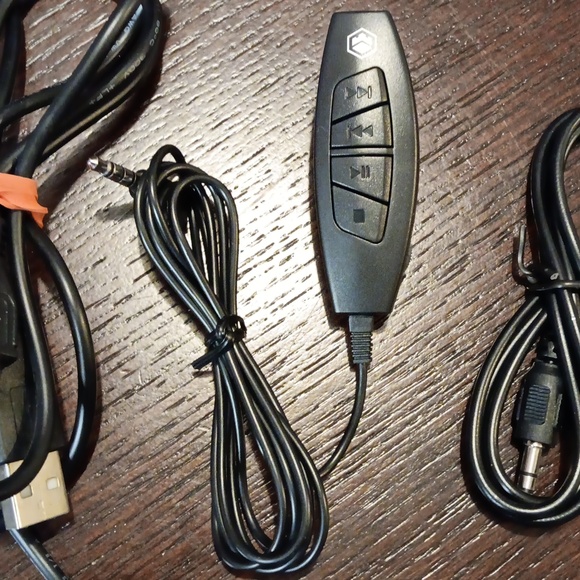 Portable CD player with accessories  Bluetooth used once like new condition - Picture 6 of 11